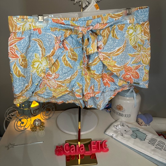 Roxy Floral Women Shorts | Large - Picture 1 of 5